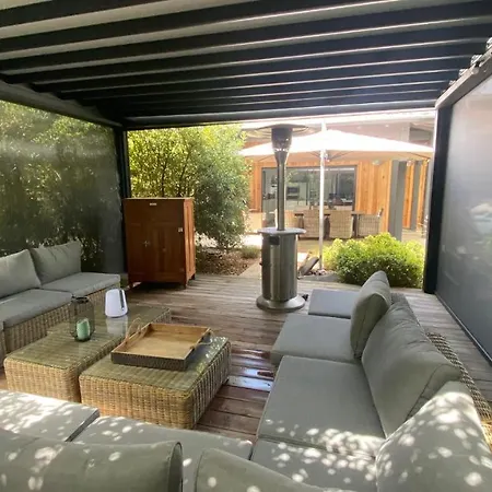V 58 De Luxe Villa *