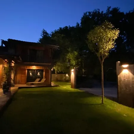 V 58 De Luxe Villa *
