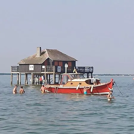 V 58 De Luxe Villa *