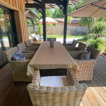 V 58 De Luxe Villa *